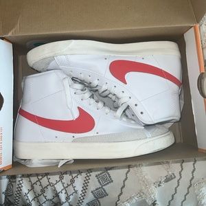 nike blazers, women’s 9.5, worn once, with box